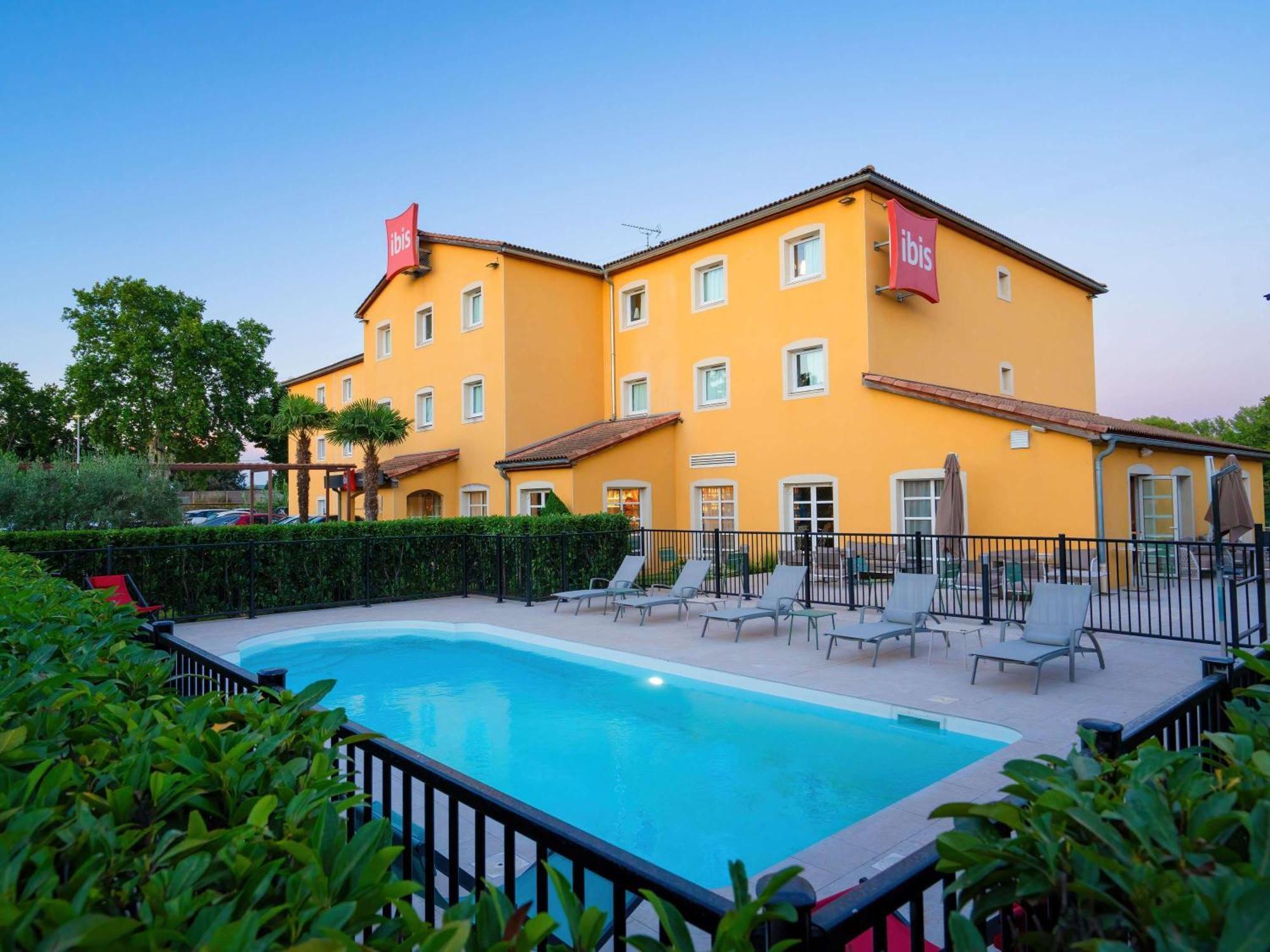 Готель Ibis Manosque Cadarache Екстер'єр фото