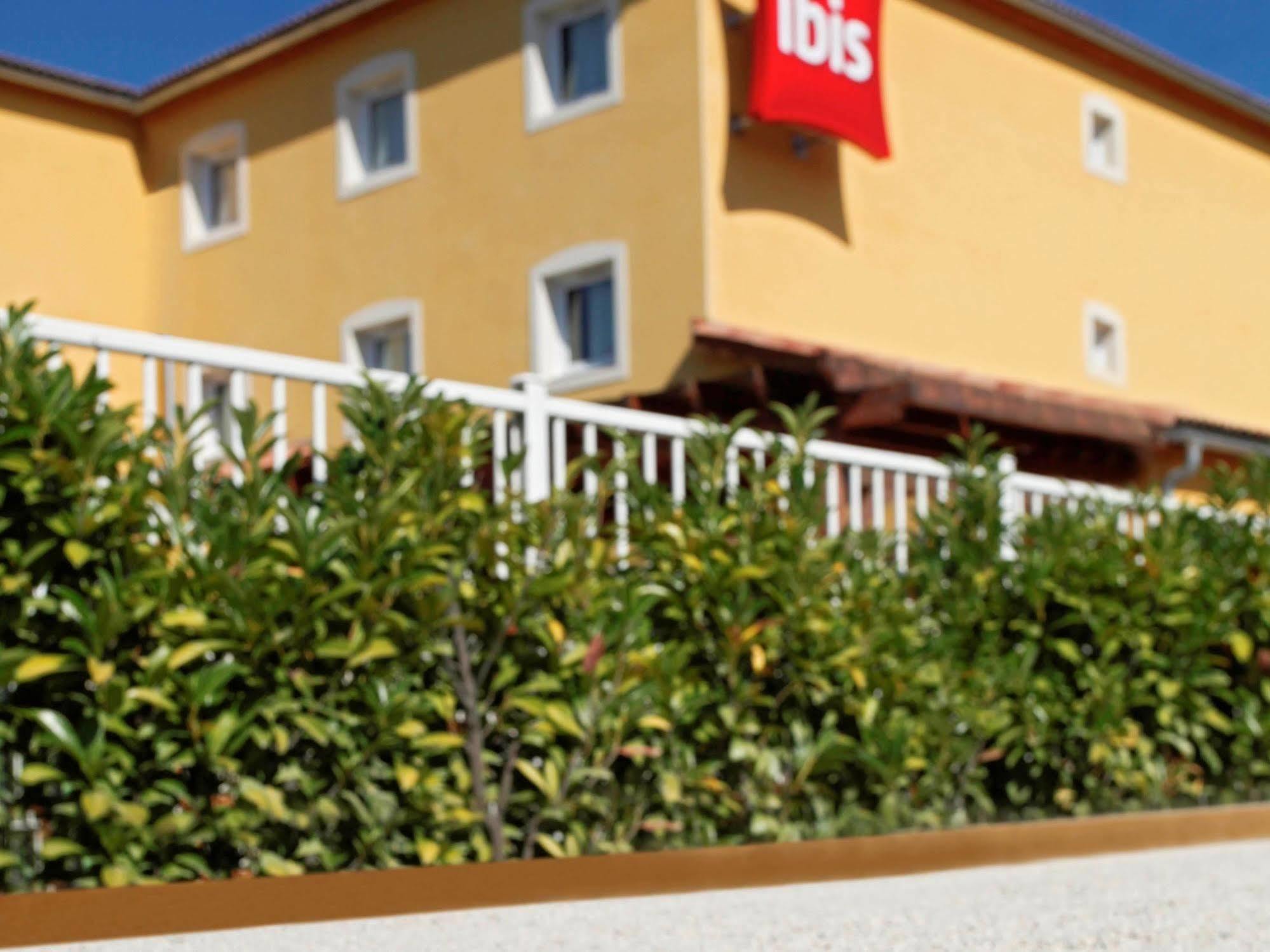 Готель Ibis Manosque Cadarache Екстер'єр фото